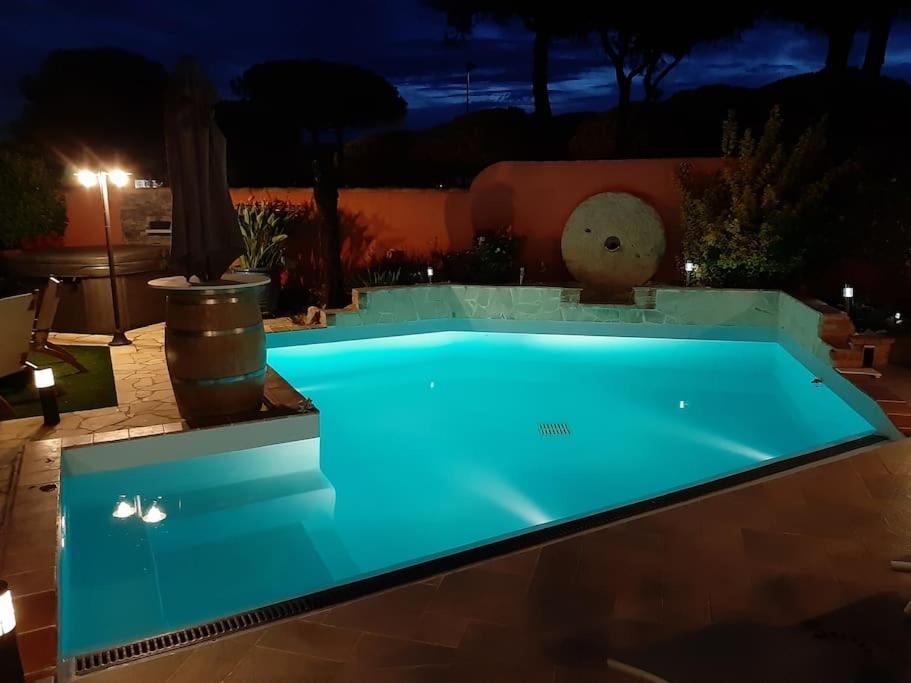 Hebergement Insolite Studio Grau Du Roi Mas Des Marines Piscine Льо Гро-дю-Роа Екстериор снимка
